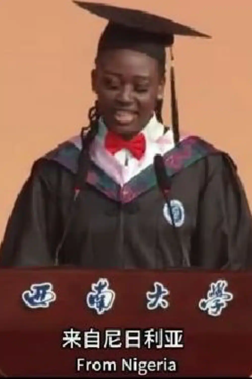 Nigerian lady emerges as best graduating student in China, showcases fluent Chinese skills on graduation day